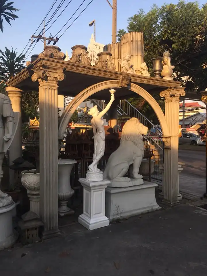 หัวเสาโรมัน (Roman Column Capitals) 2 เสาโรมัน